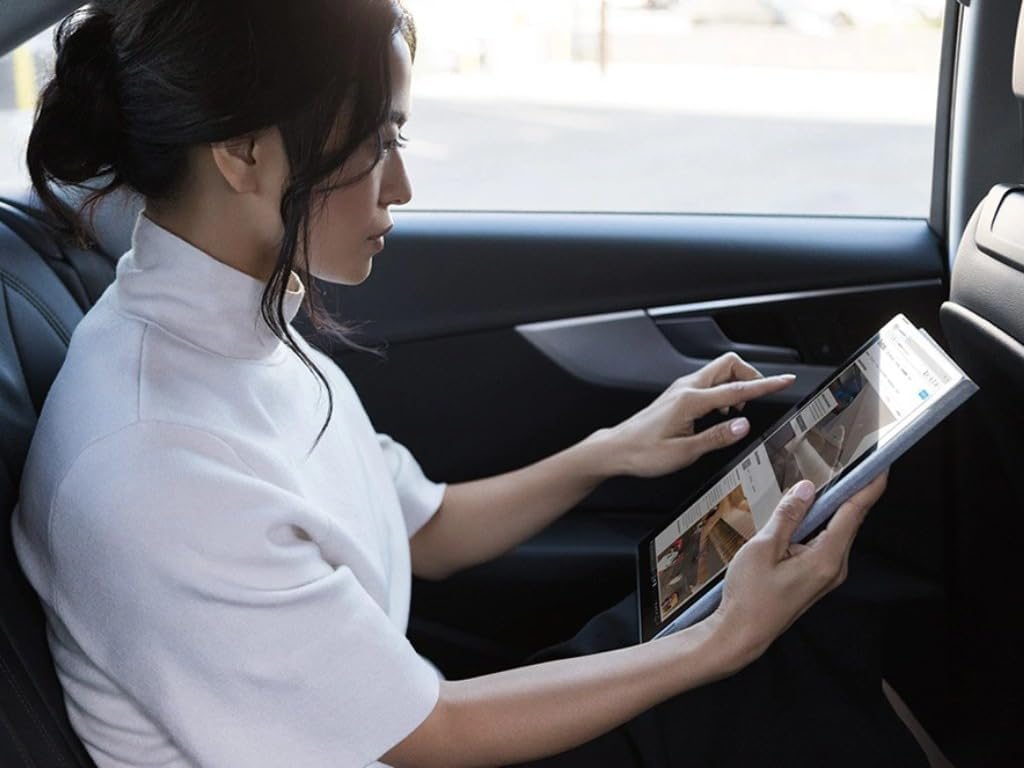 Microsoft Surface Pro 5 – i5 / 8 GB / 256 GB SSD – 12.3″ Touch – Renewed