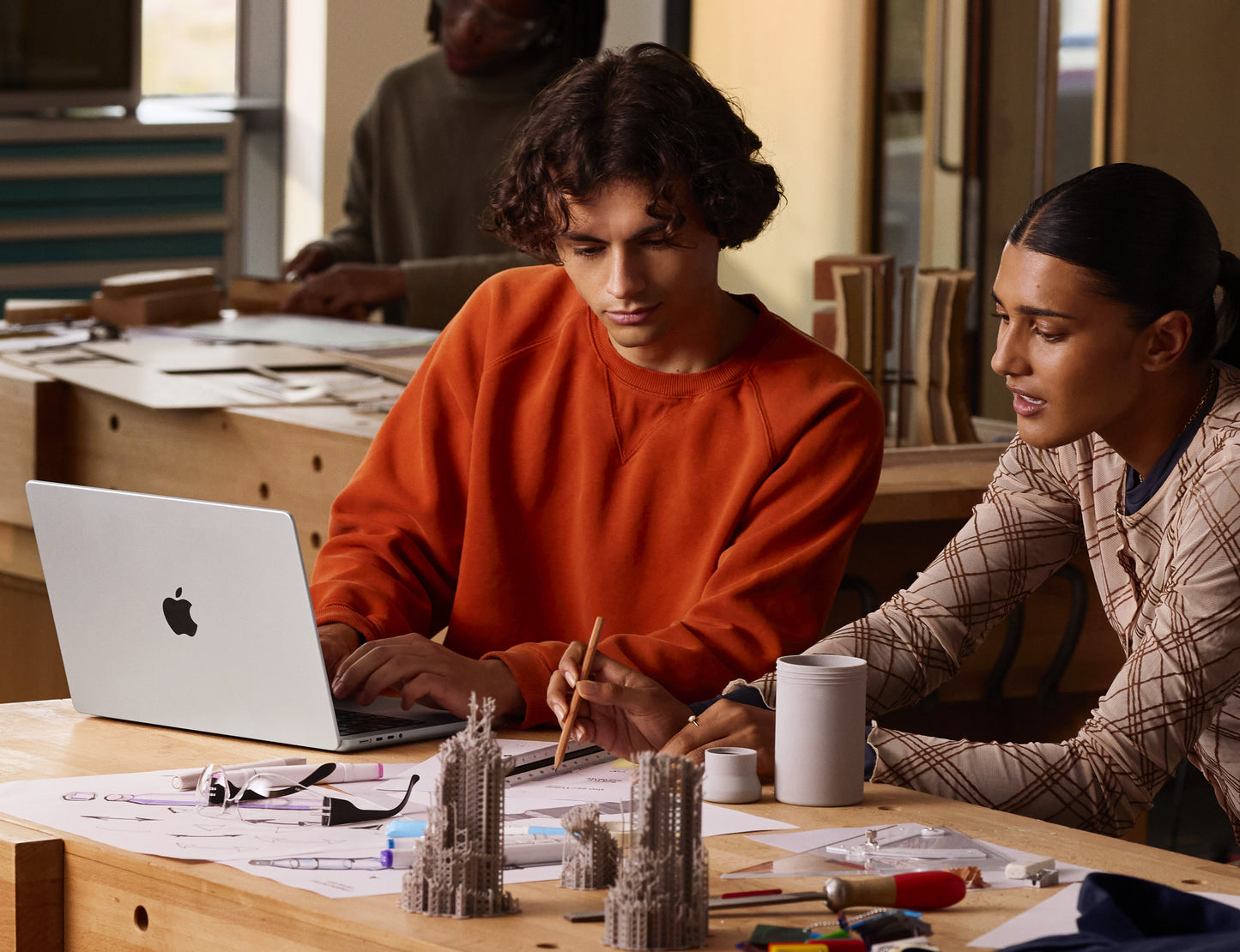 14‑inch MacBook Pro - Black 1TB SSD storage (Apple M5 chip with 10-core CPU, 10-core GPU, 16-core Neural Engine)